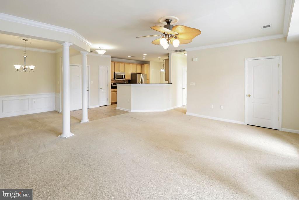 9712 HANDERSON PLACE Unit: 406