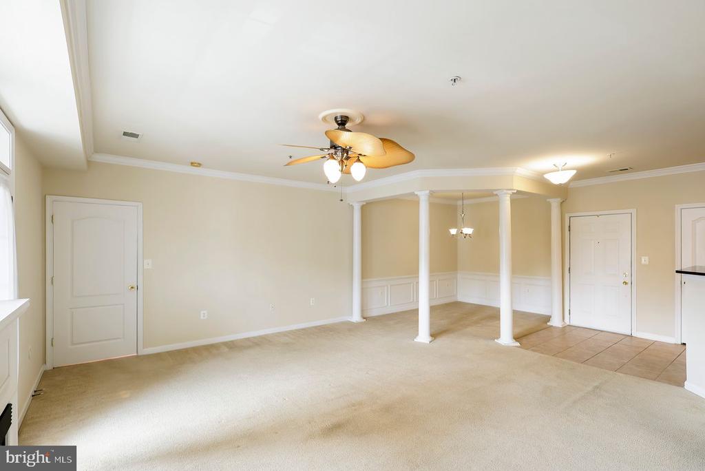9712 HANDERSON PLACE Unit: 406