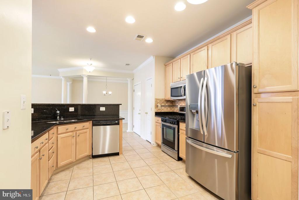 9712 HANDERSON PLACE Unit: 406