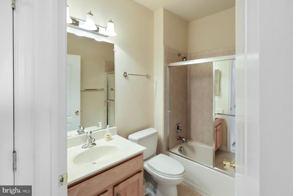 9712 HANDERSON PLACE Unit: 406
