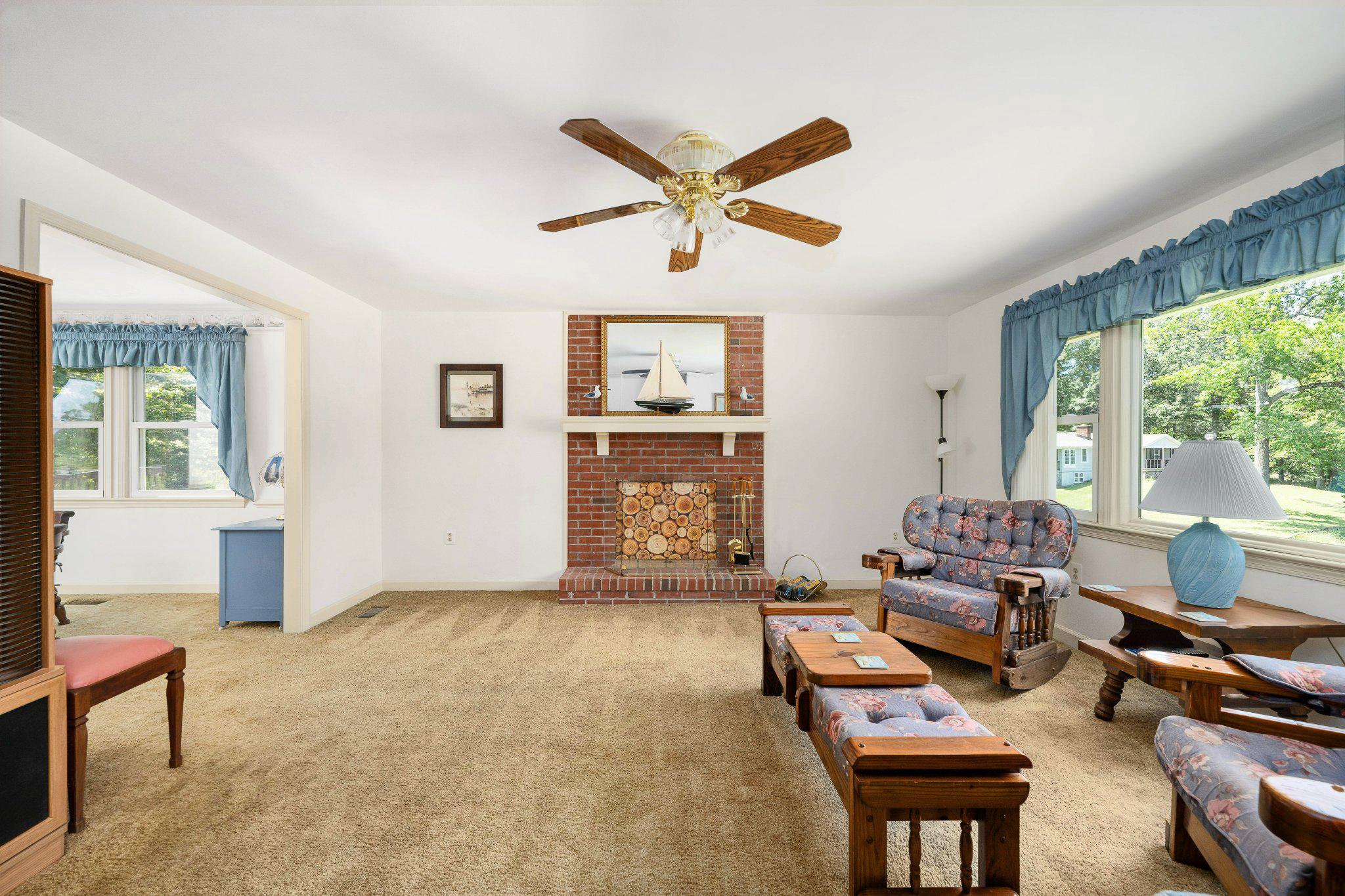 279 HARBOR DRIVE