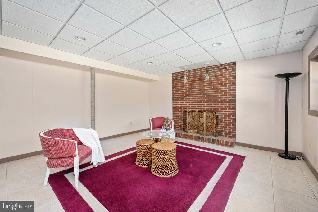 279 HARBOR DRIVE
