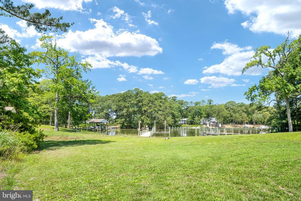 279 HARBOR DRIVE