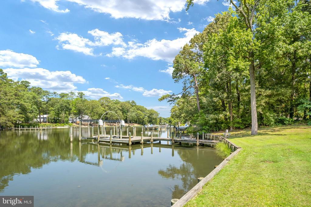 279 HARBOR DRIVE
