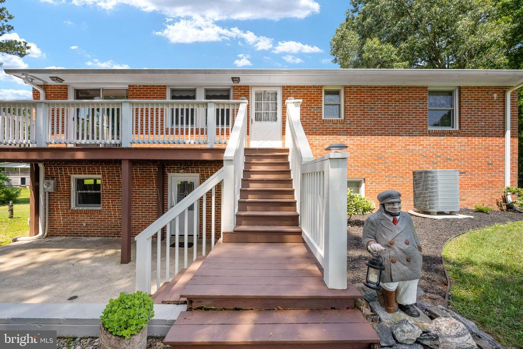 279 HARBOR DRIVE