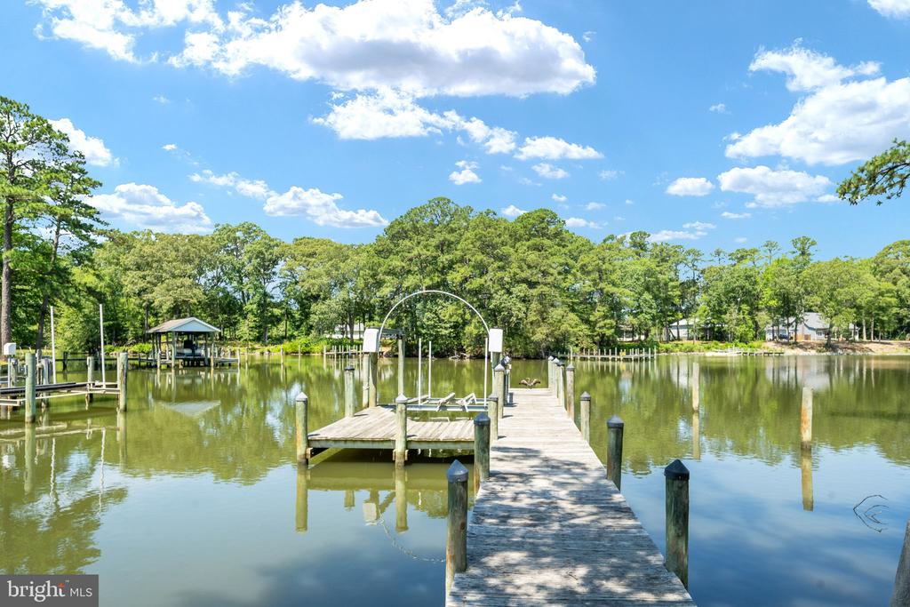 279 HARBOR DRIVE