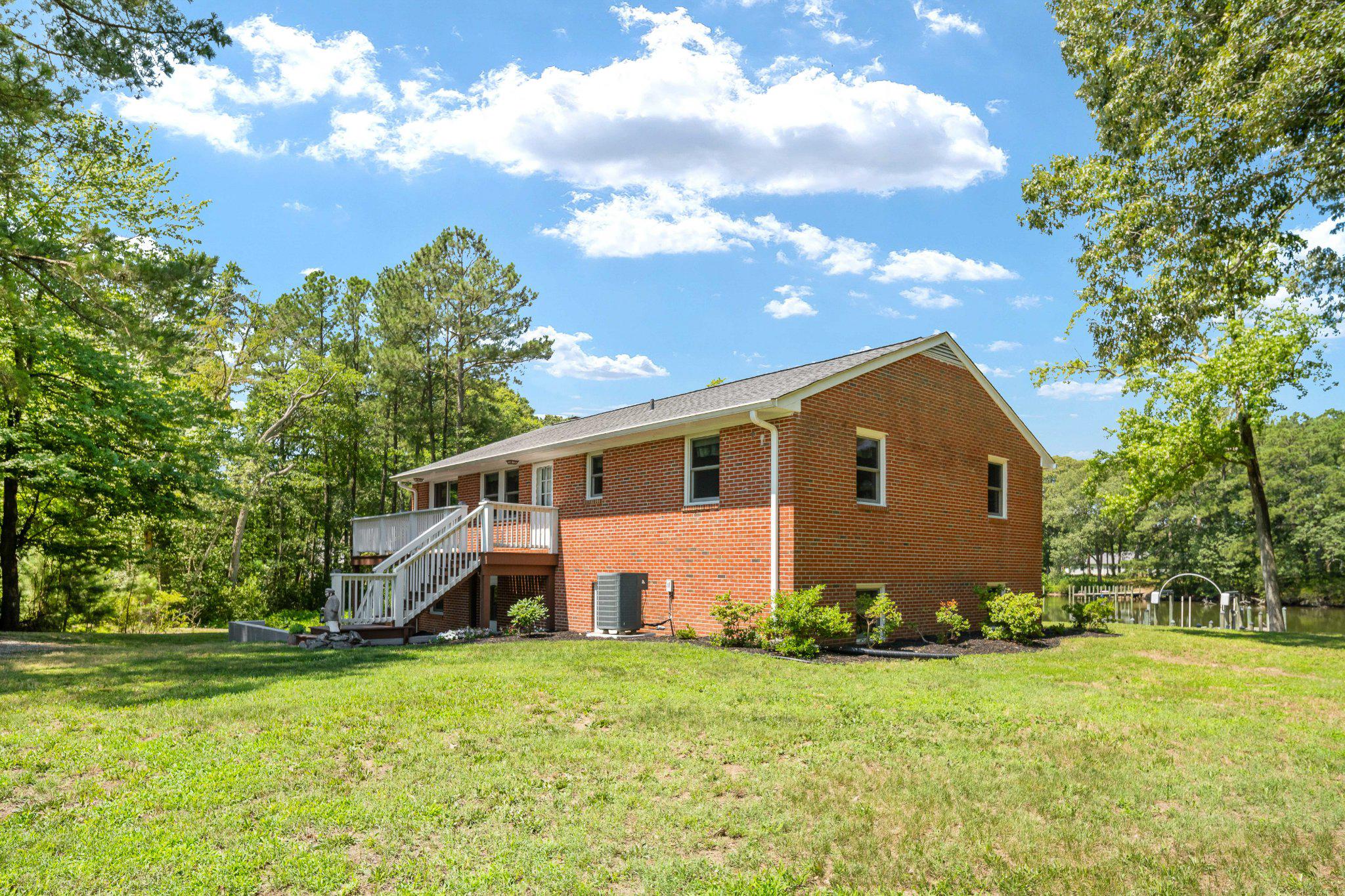 279 HARBOR DRIVE