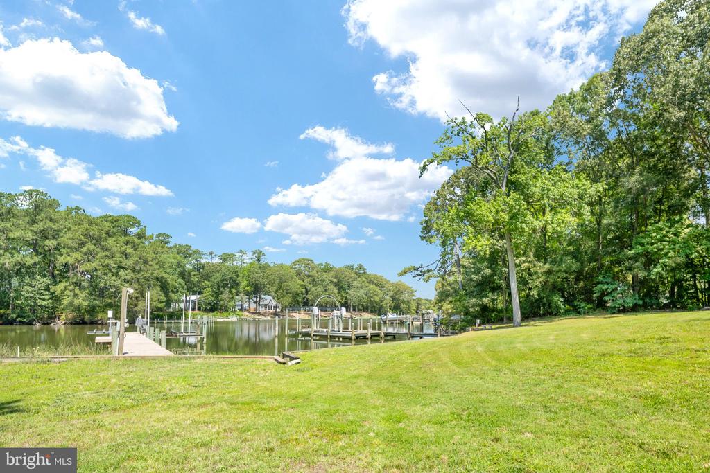 279 HARBOR DRIVE