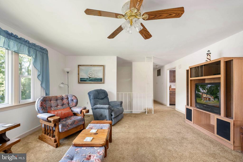 279 HARBOR DRIVE