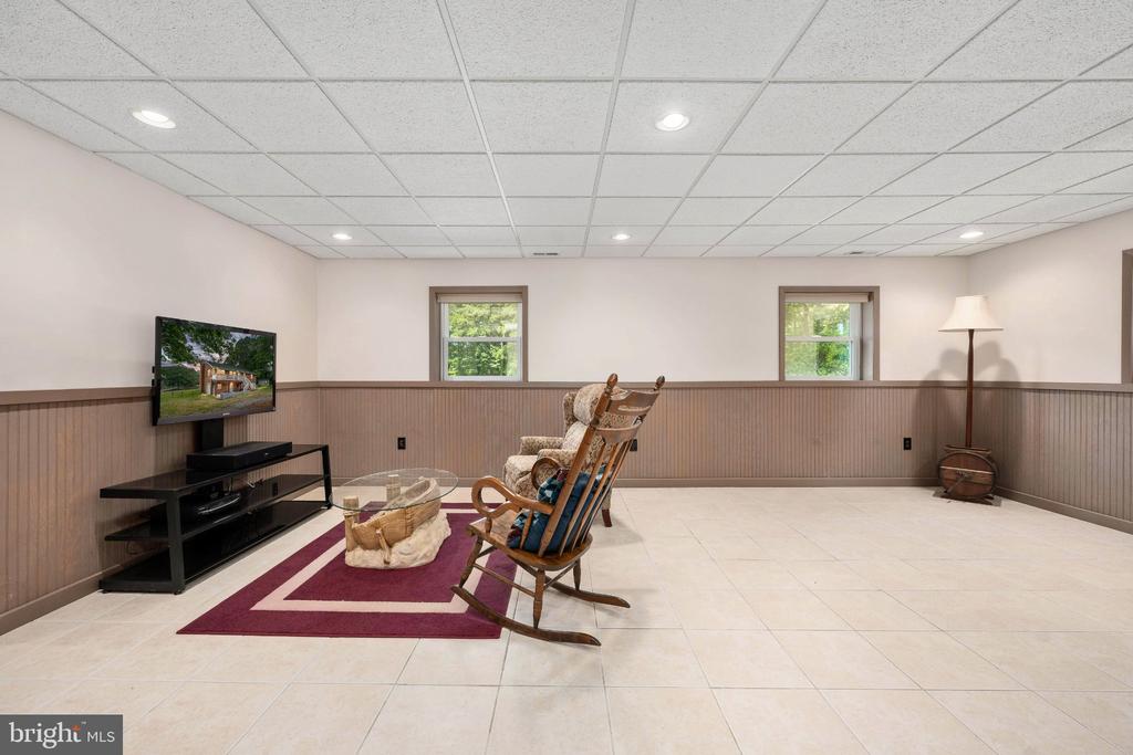 279 HARBOR DRIVE