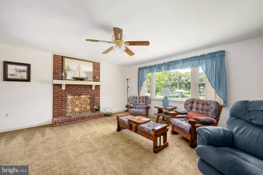 279 HARBOR DRIVE