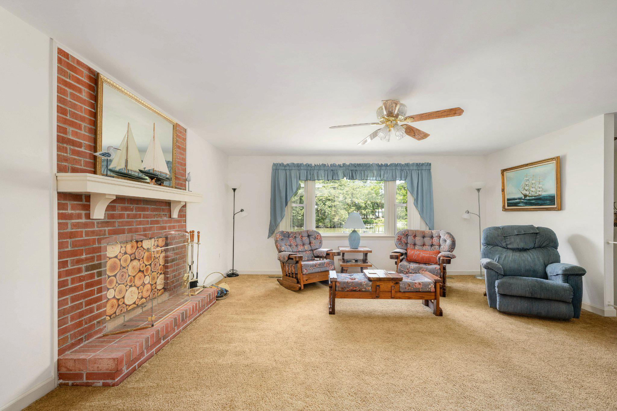279 HARBOR DRIVE