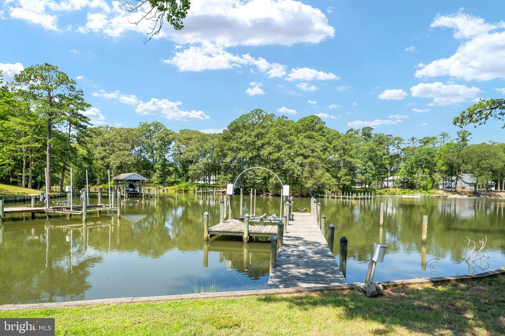 279 HARBOR DRIVE