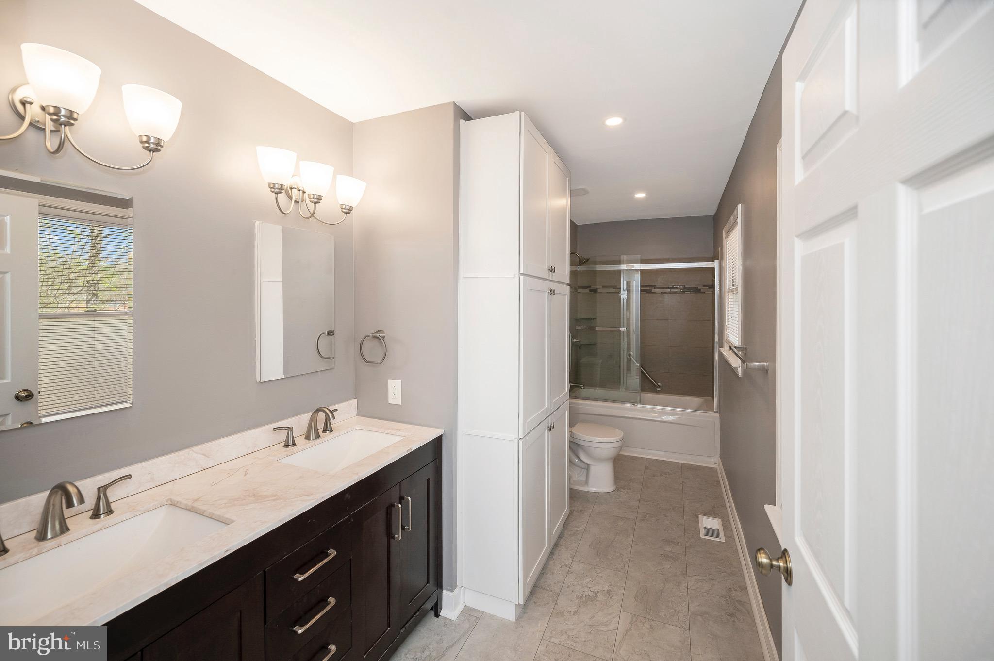 122 YORKTOWN BOULEVARD