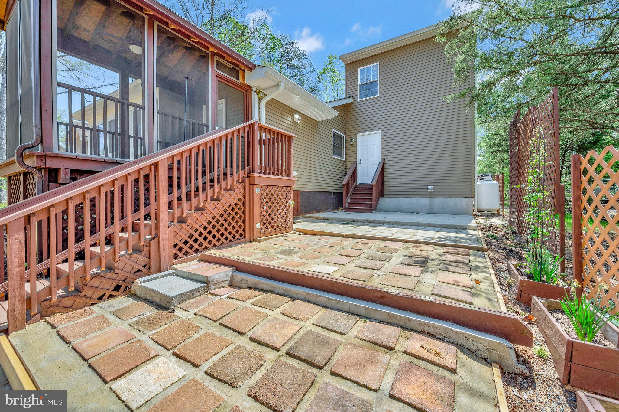 122 YORKTOWN BOULEVARD