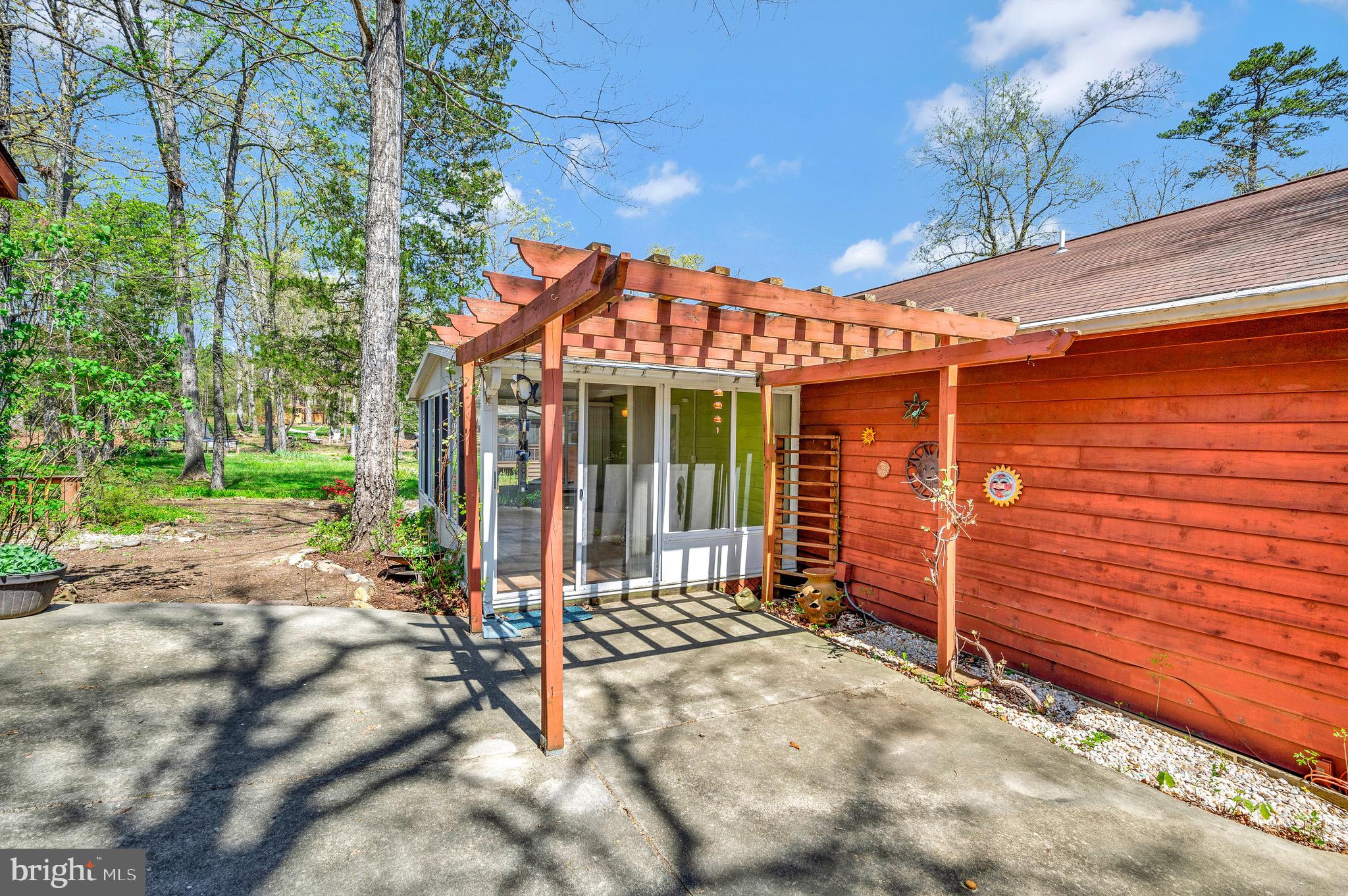 117 PATRICK HENRY COURT