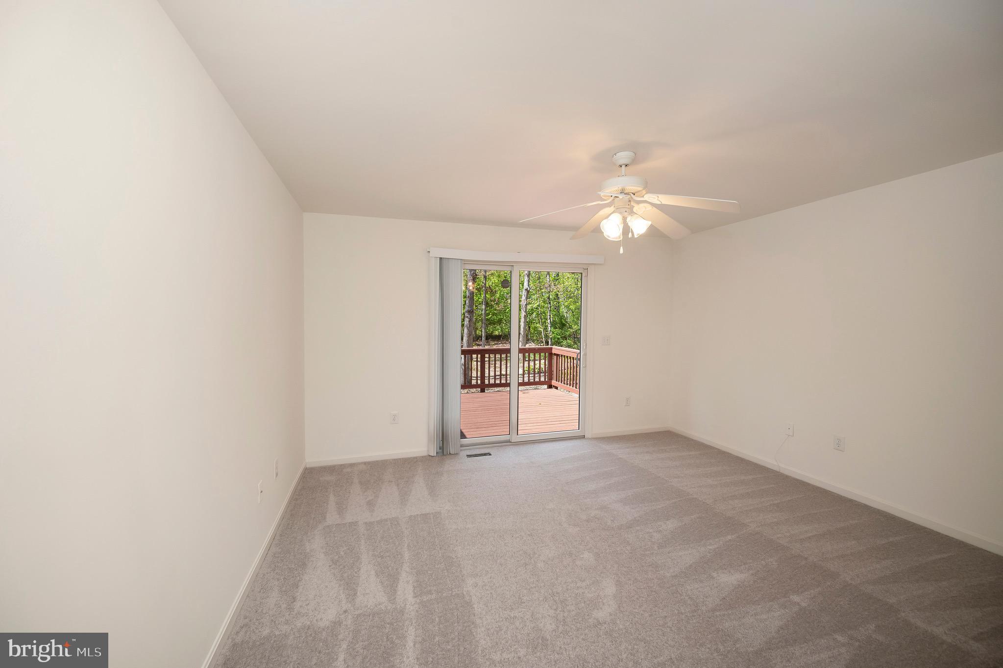 906 LAKEVIEW PARKWAY