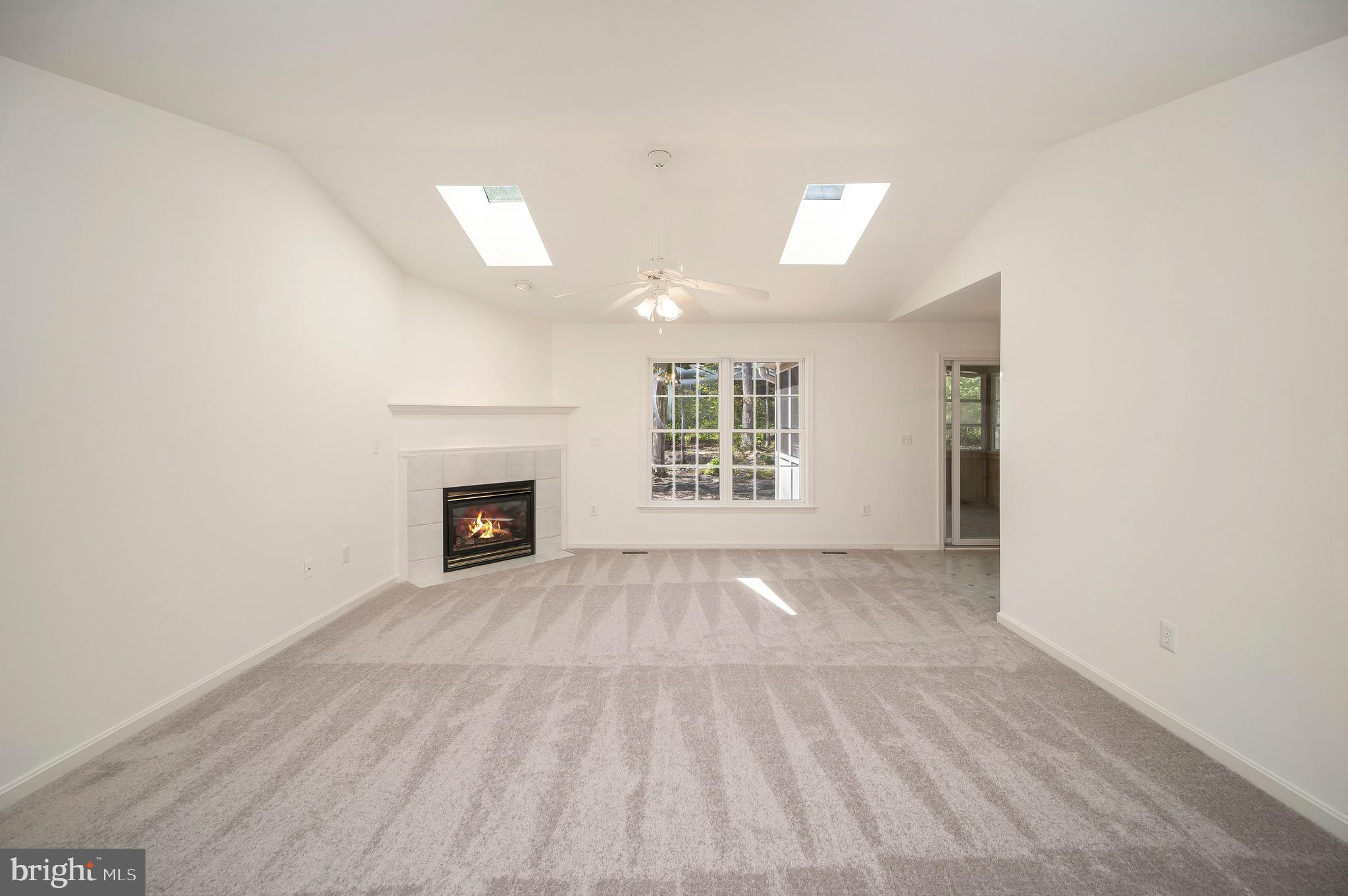 906 LAKEVIEW PARKWAY