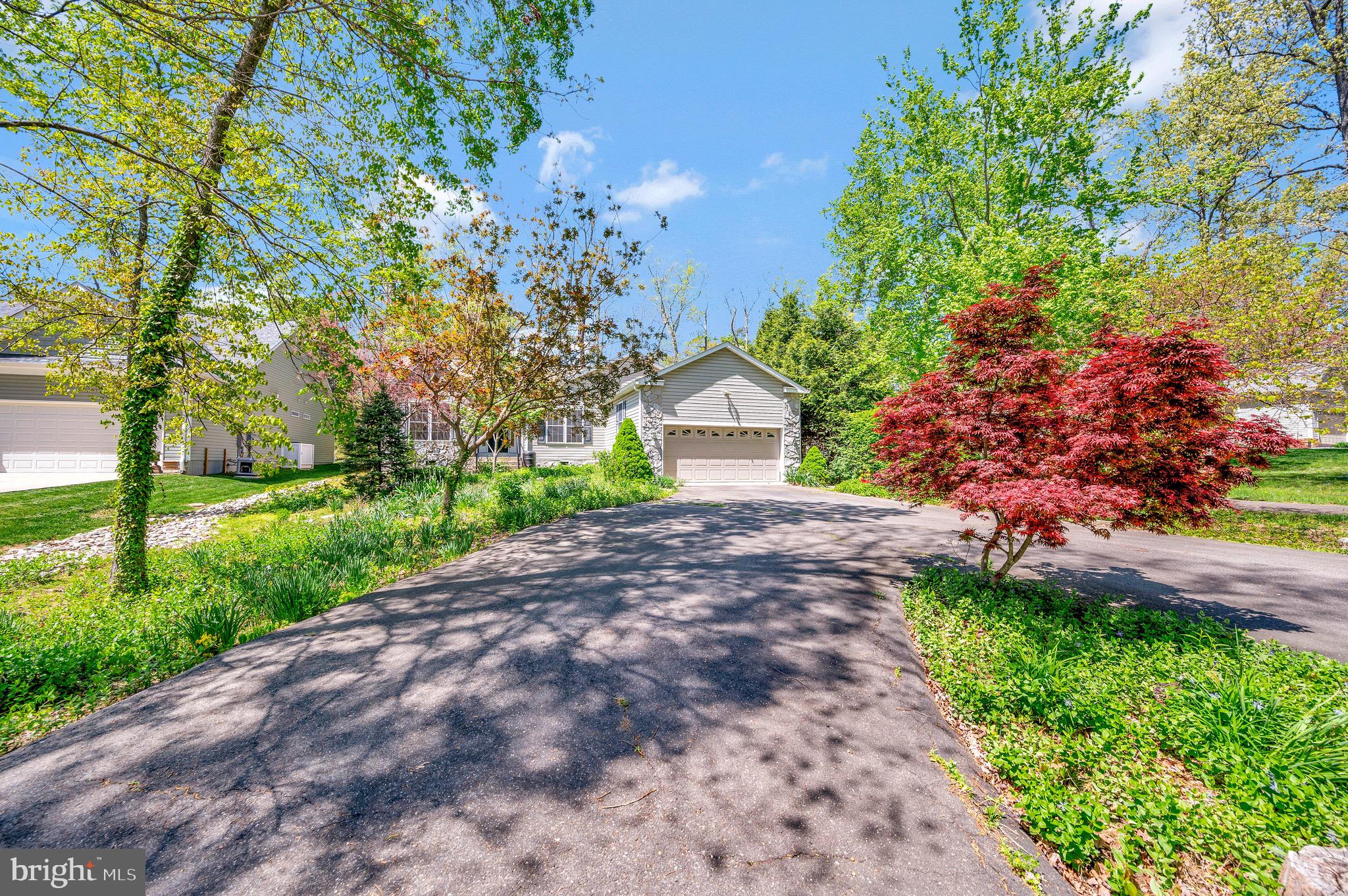 906 LAKEVIEW PARKWAY