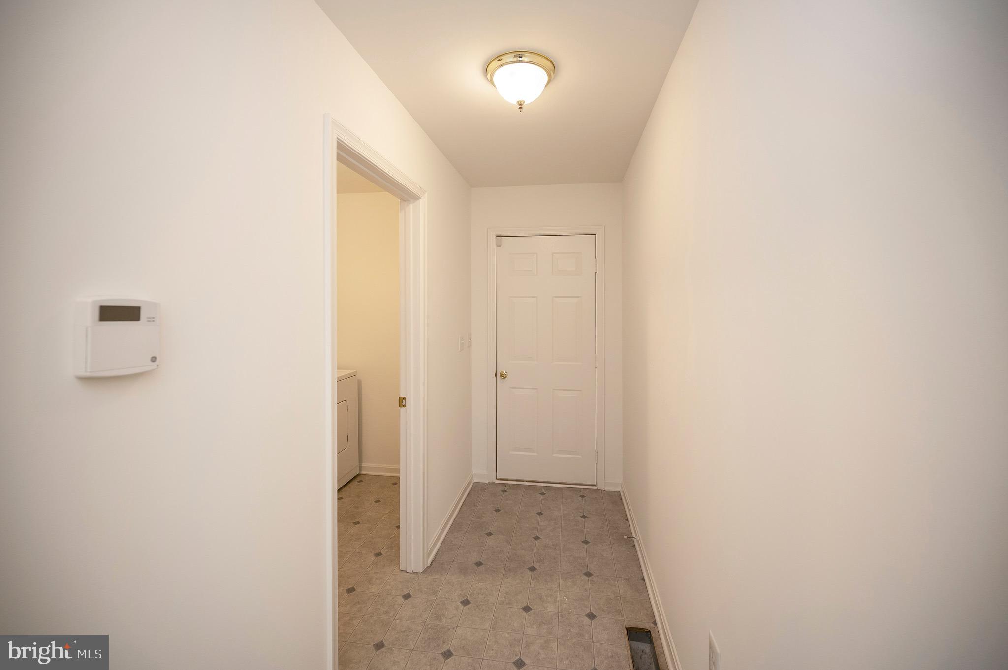 906 LAKEVIEW PARKWAY