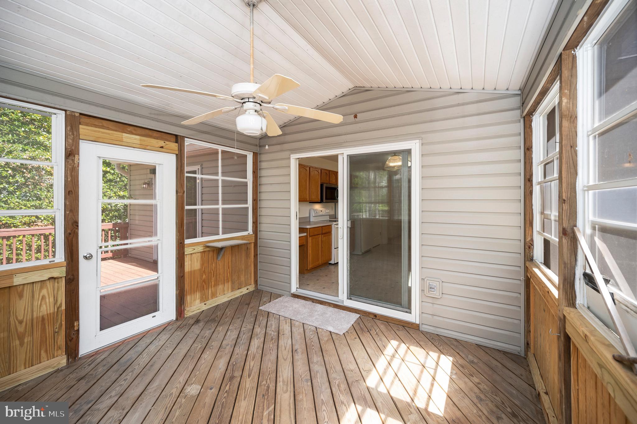906 LAKEVIEW PARKWAY