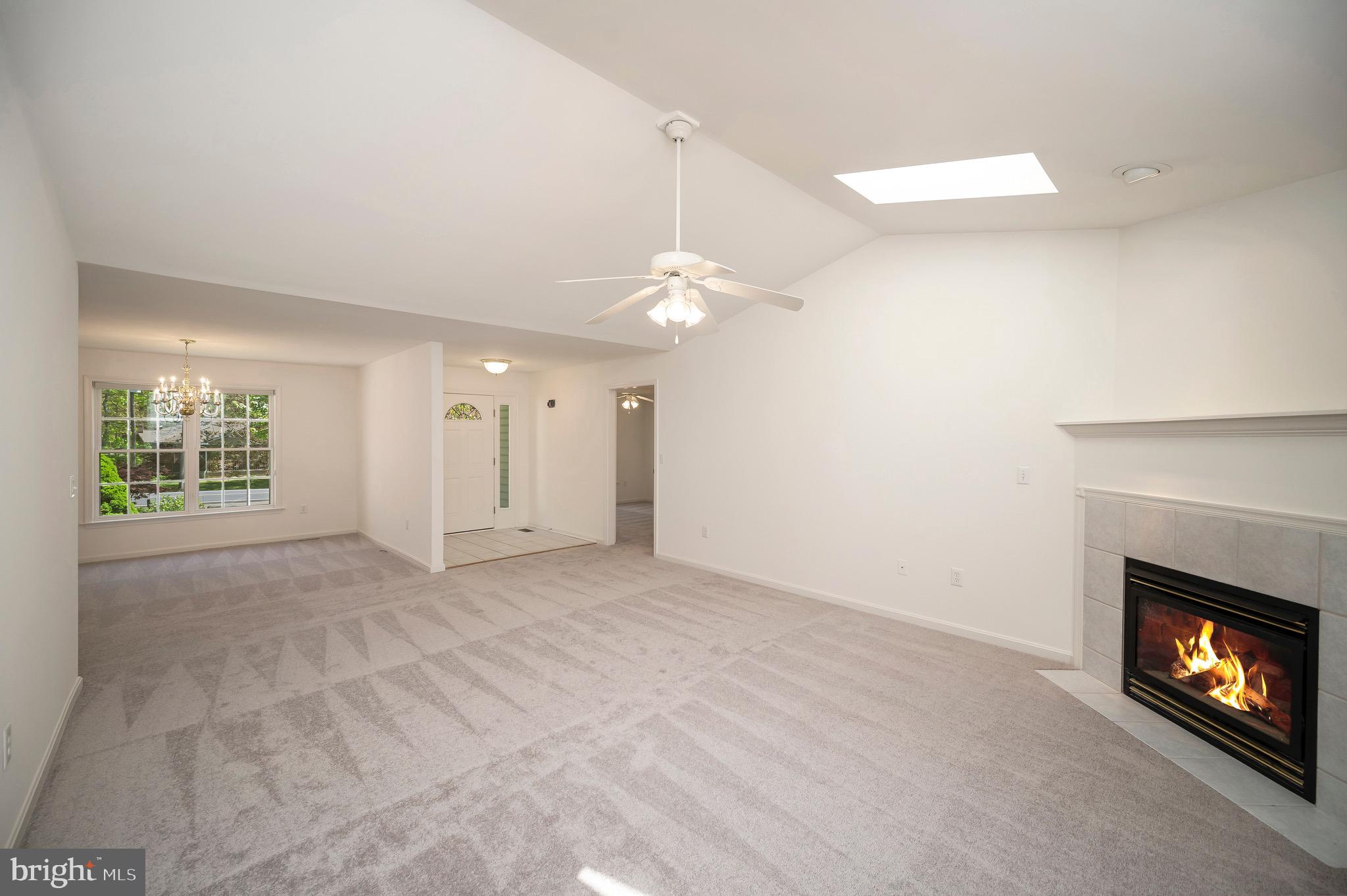 906 LAKEVIEW PARKWAY