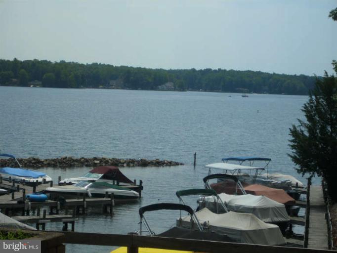 726 LAKEVIEW PARKWAY