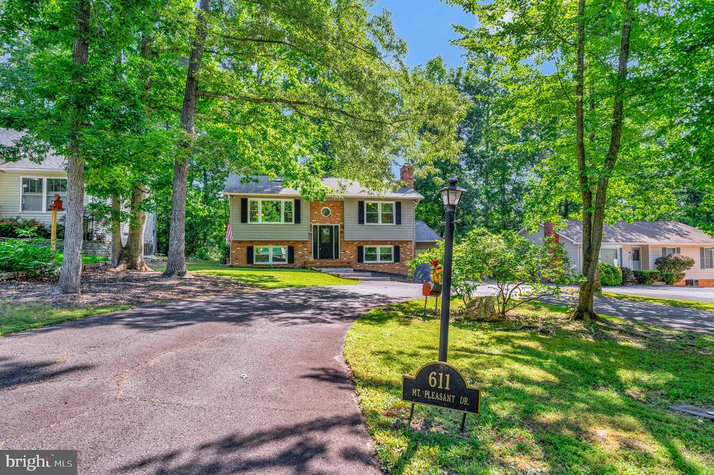 611 MT PLEASANT DRIVE