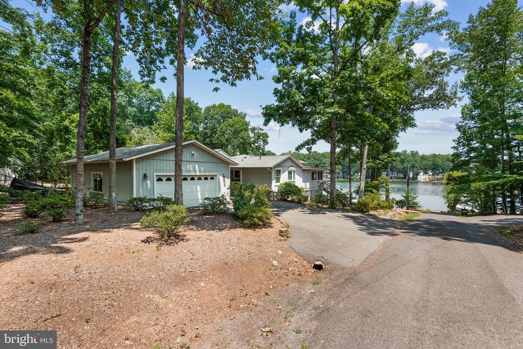 315 WAKEFIELD DRIVE