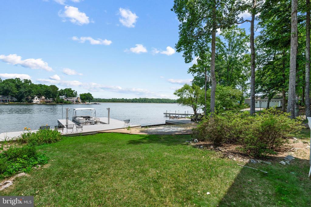 315 WAKEFIELD DRIVE