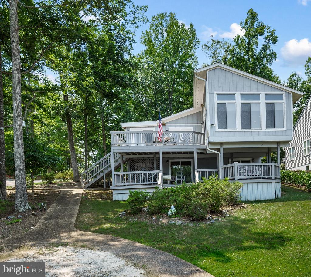 315 WAKEFIELD DRIVE