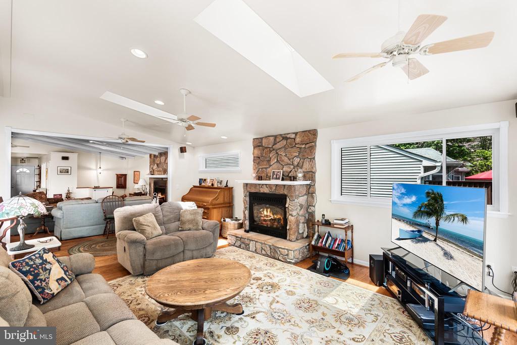 315 WAKEFIELD DRIVE