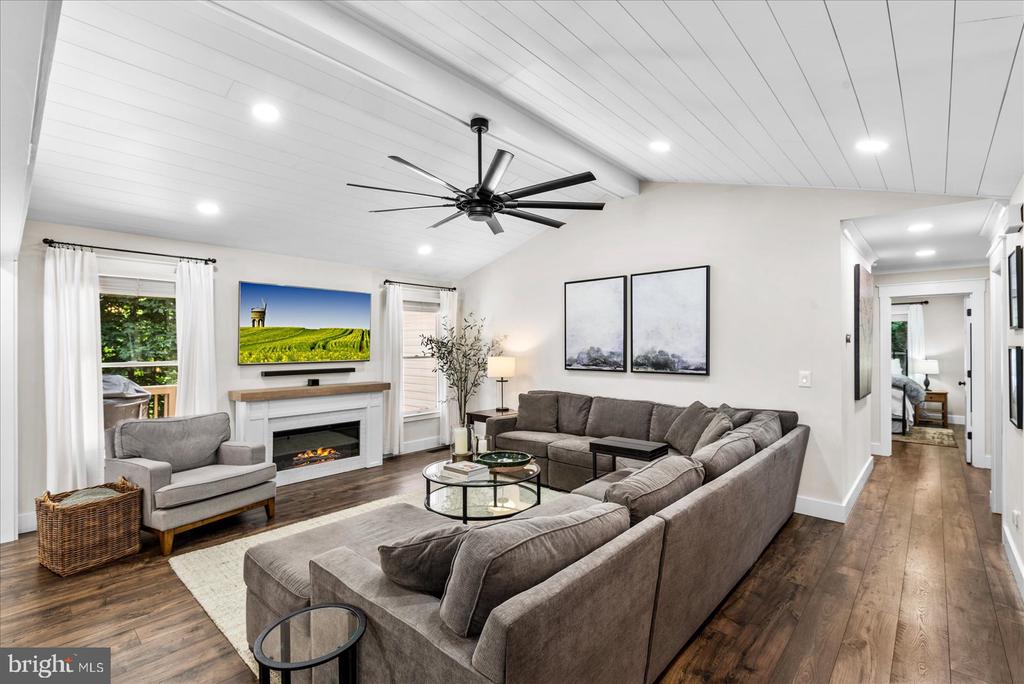 313 STRATFORD CIRCLE