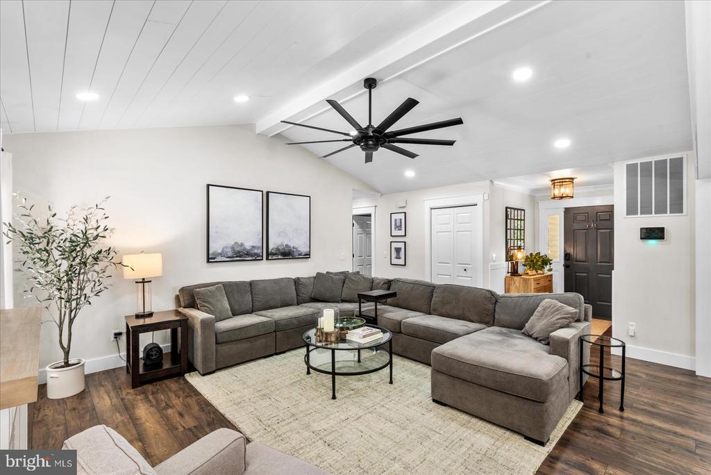 313 STRATFORD CIRCLE