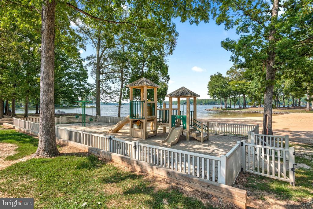 313 STRATFORD CIRCLE
