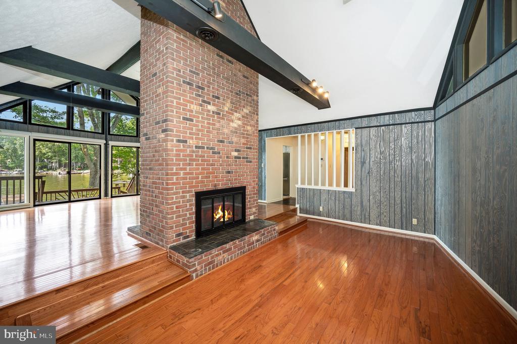 411 WAKEFIELD DRIVE