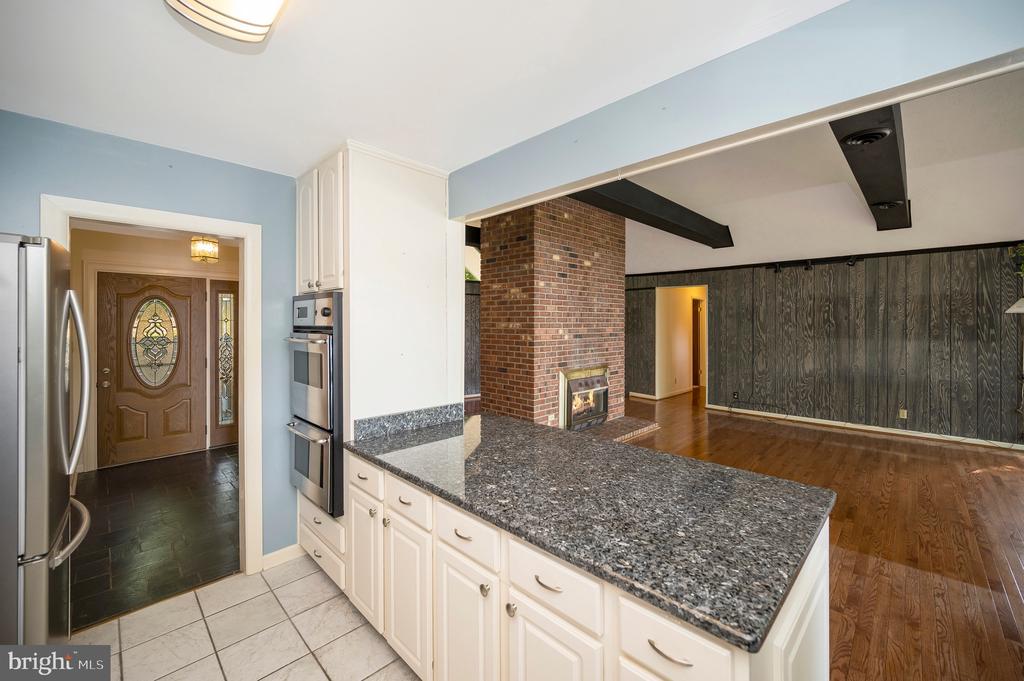 411 WAKEFIELD DRIVE