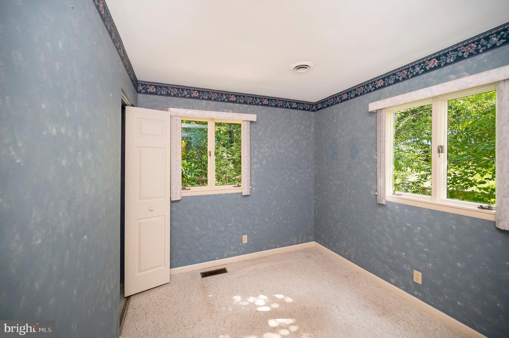 411 WAKEFIELD DRIVE