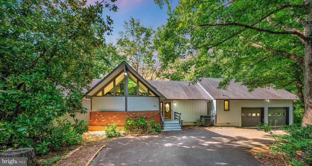 411 WAKEFIELD DRIVE