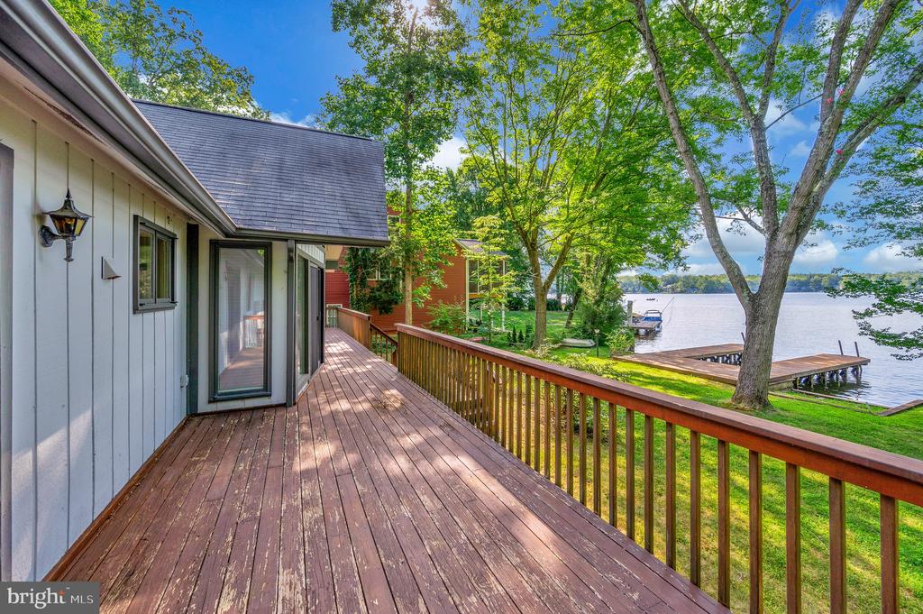 411 WAKEFIELD DRIVE