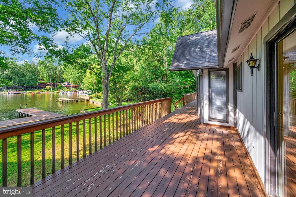411 WAKEFIELD DRIVE
