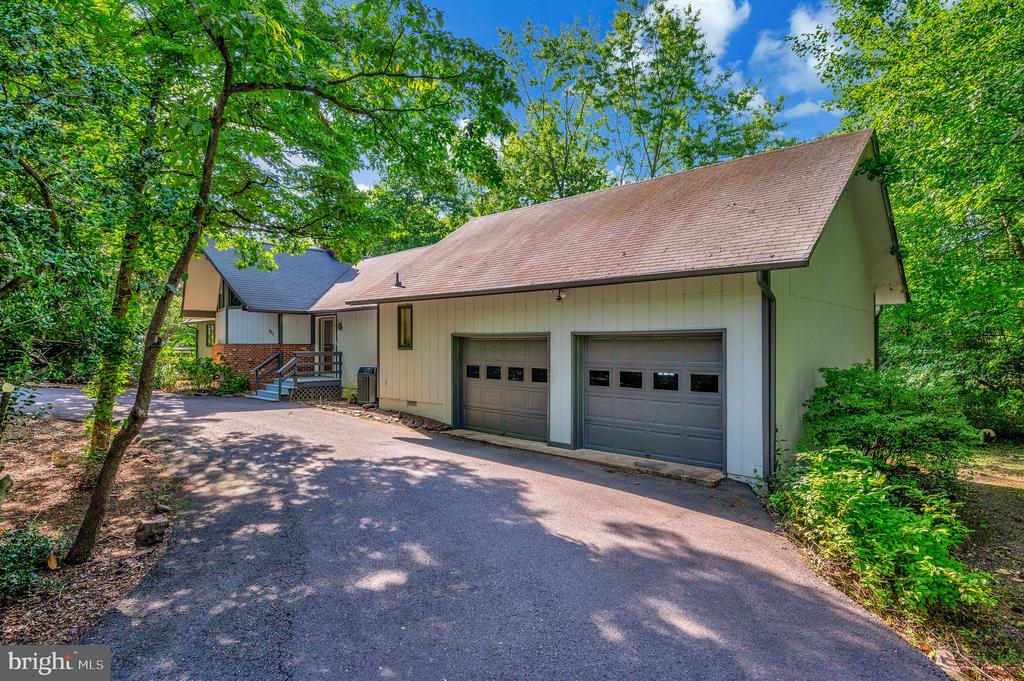 411 WAKEFIELD DRIVE