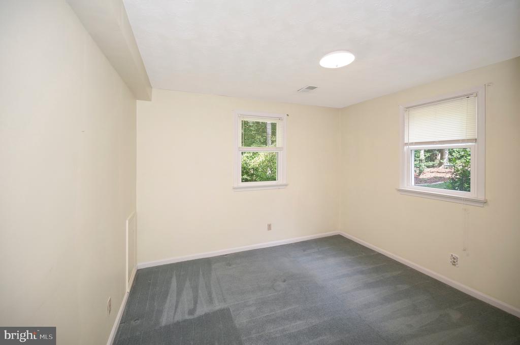 320 STRATFORD CIRCLE