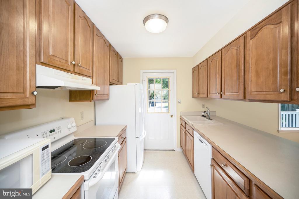 320 STRATFORD CIRCLE