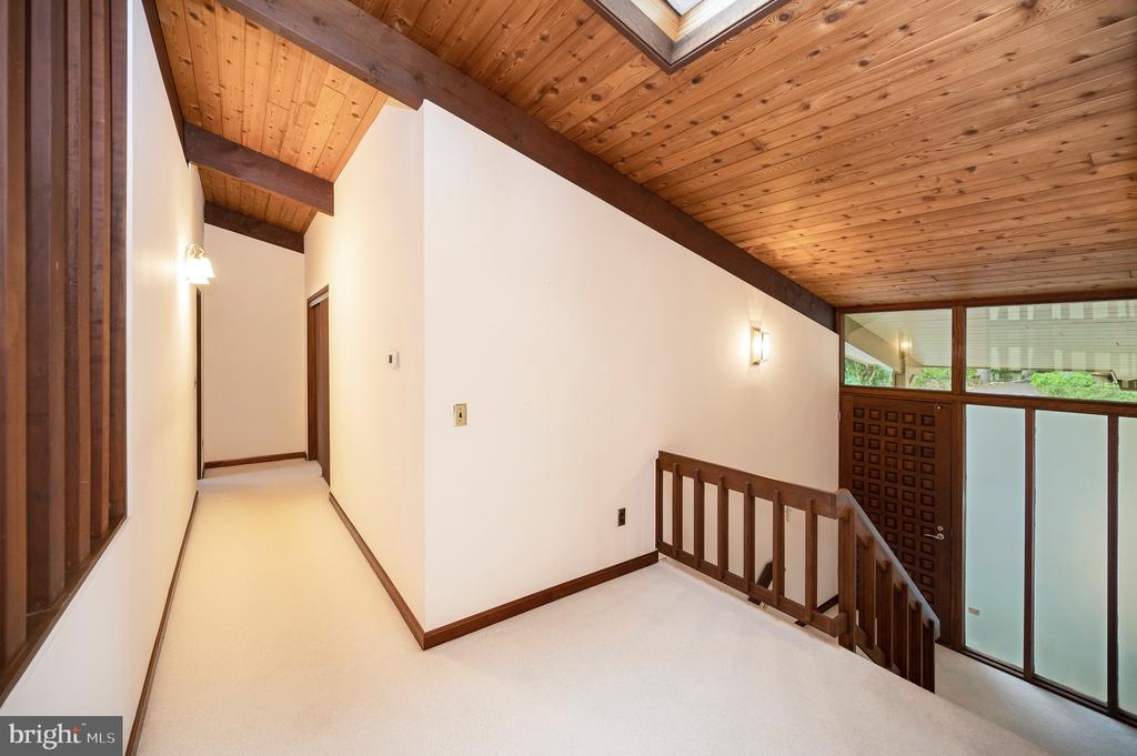 405 WAKEFIELD DRIVE