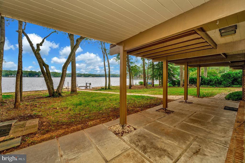 405 WAKEFIELD DRIVE