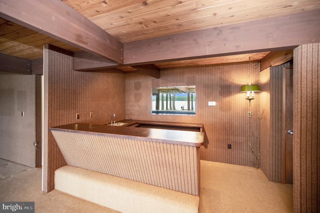 405 WAKEFIELD DRIVE