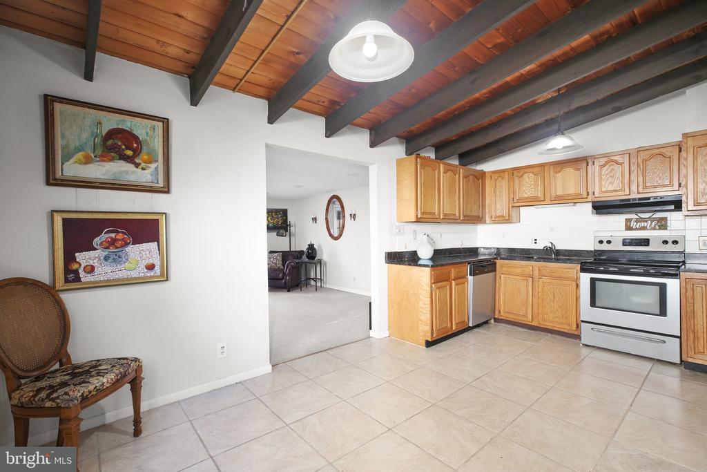 3808 LAKEVIEW PKWAY