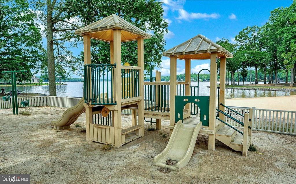 3808 LAKEVIEW PKWAY