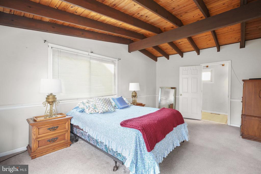 3808 LAKEVIEW PKWAY